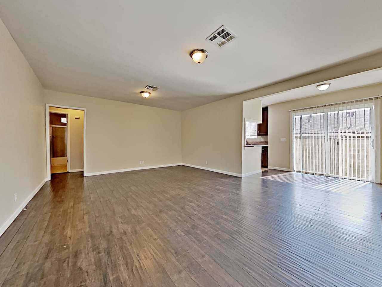 3082 Ewing Ave - Photo 3 of 14