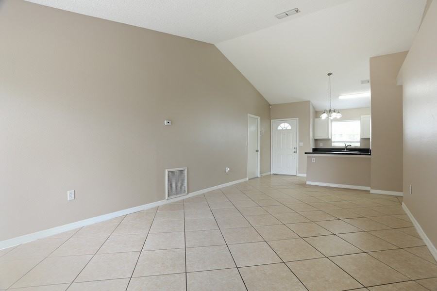 3014 6th Ave W - Photo 3 of 20