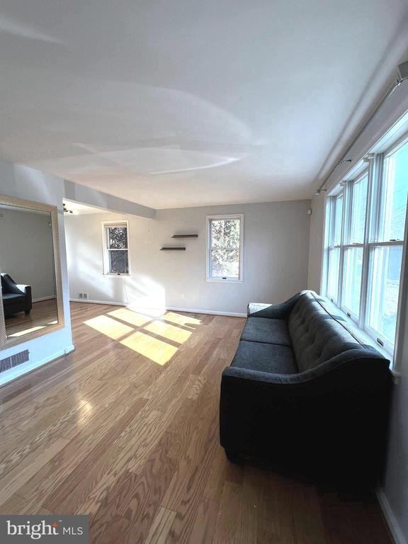 1005 Dennis Ave - Photo 2 of 16