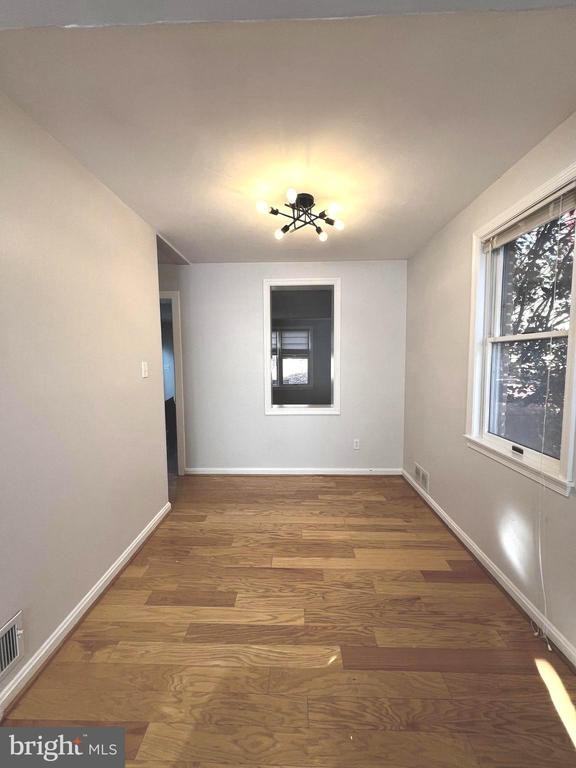 1005 Dennis Ave - Photo 3 of 16