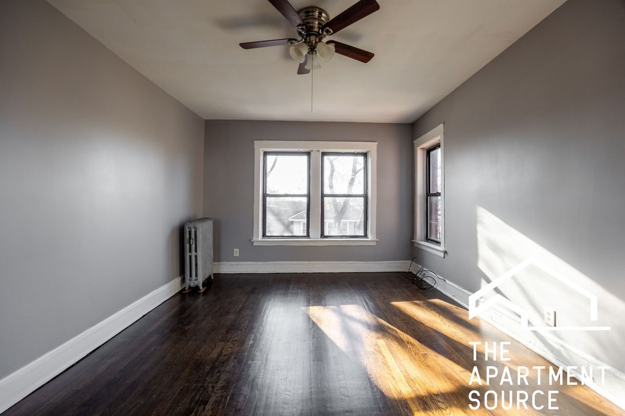 3602 W Sunnyside Ave #3 - Photo 2 of 16