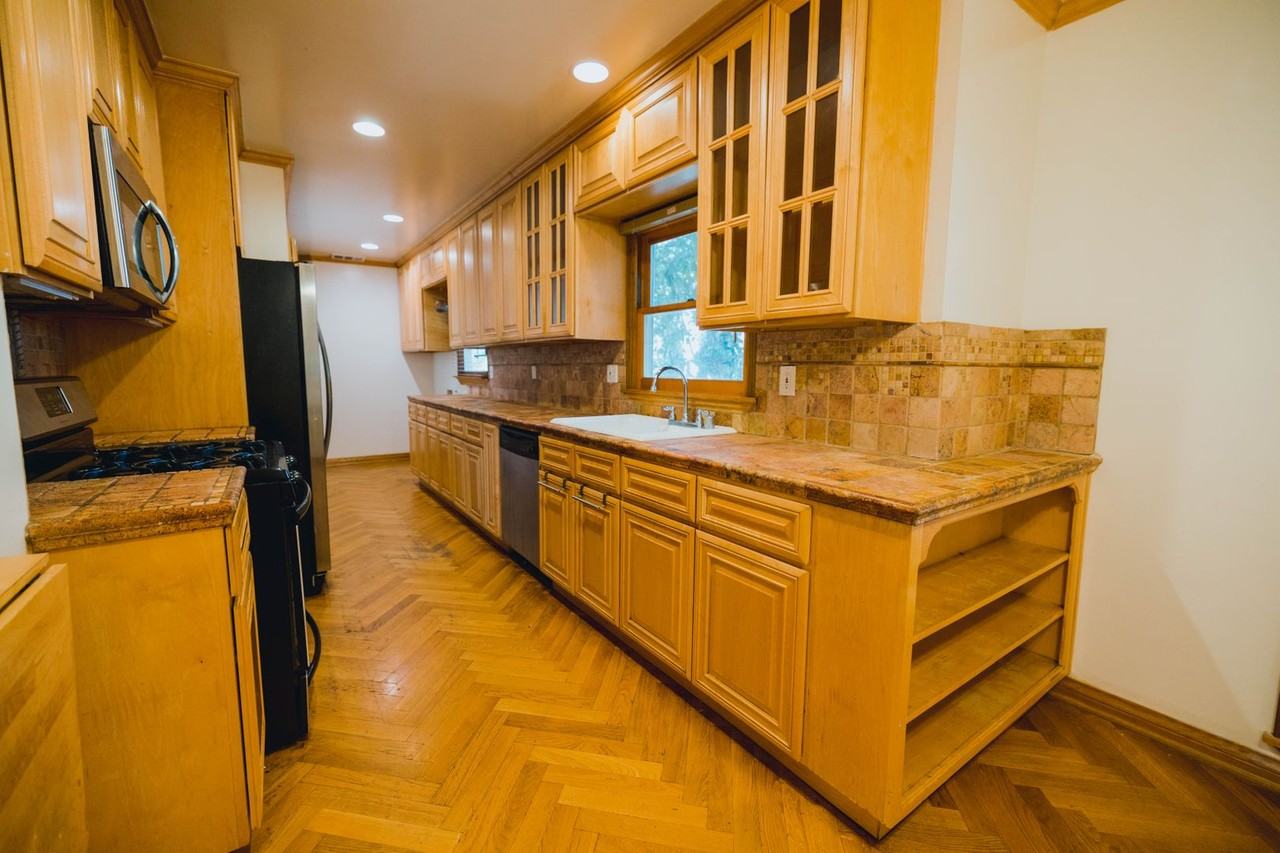 1115 N Garfield Ave - Photo 2 of 50