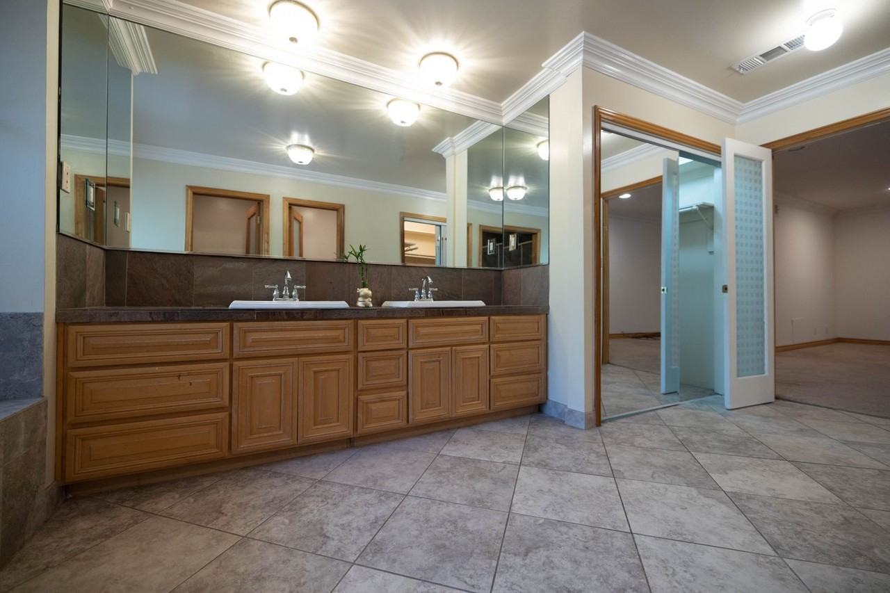 1115 N Garfield Ave - Photo 3 of 50