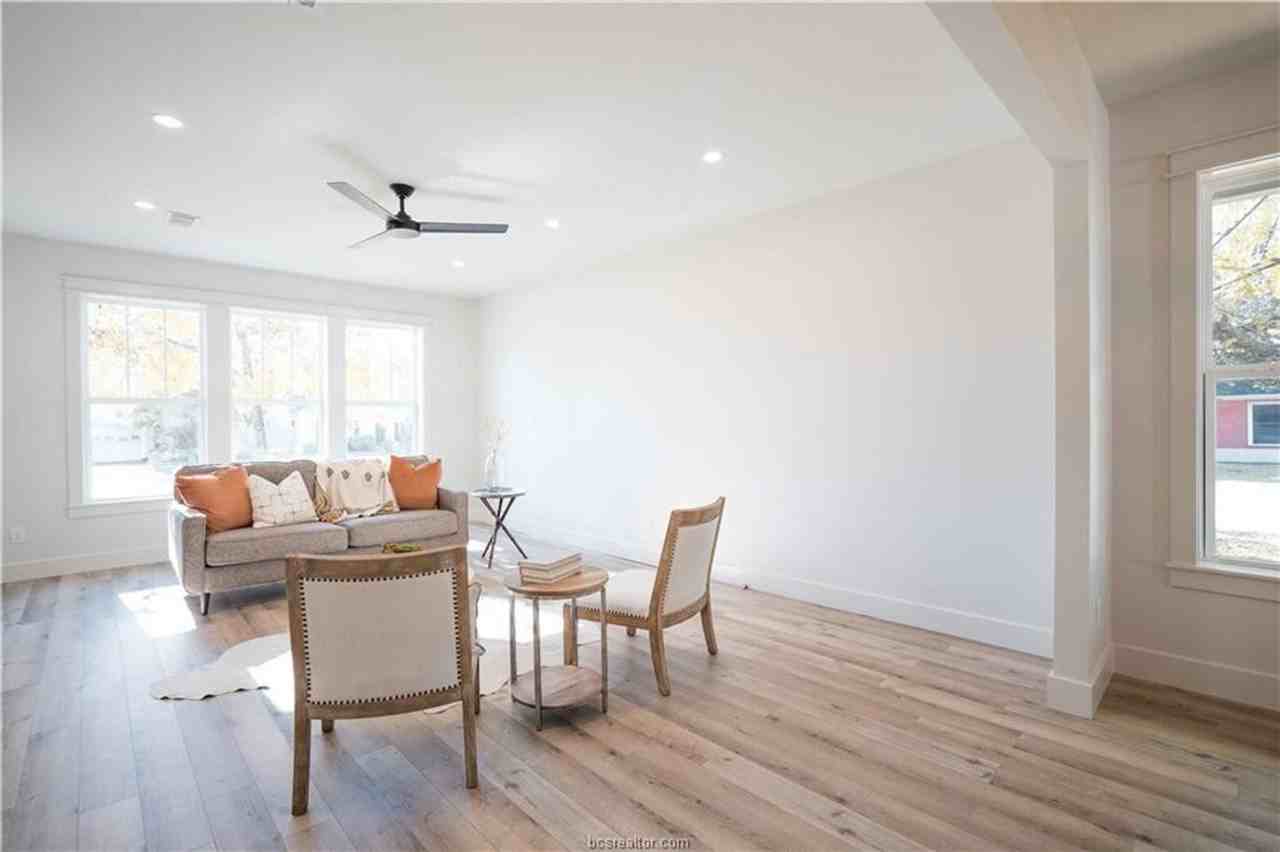 1406 East 29th Street - Photo 6 of 27