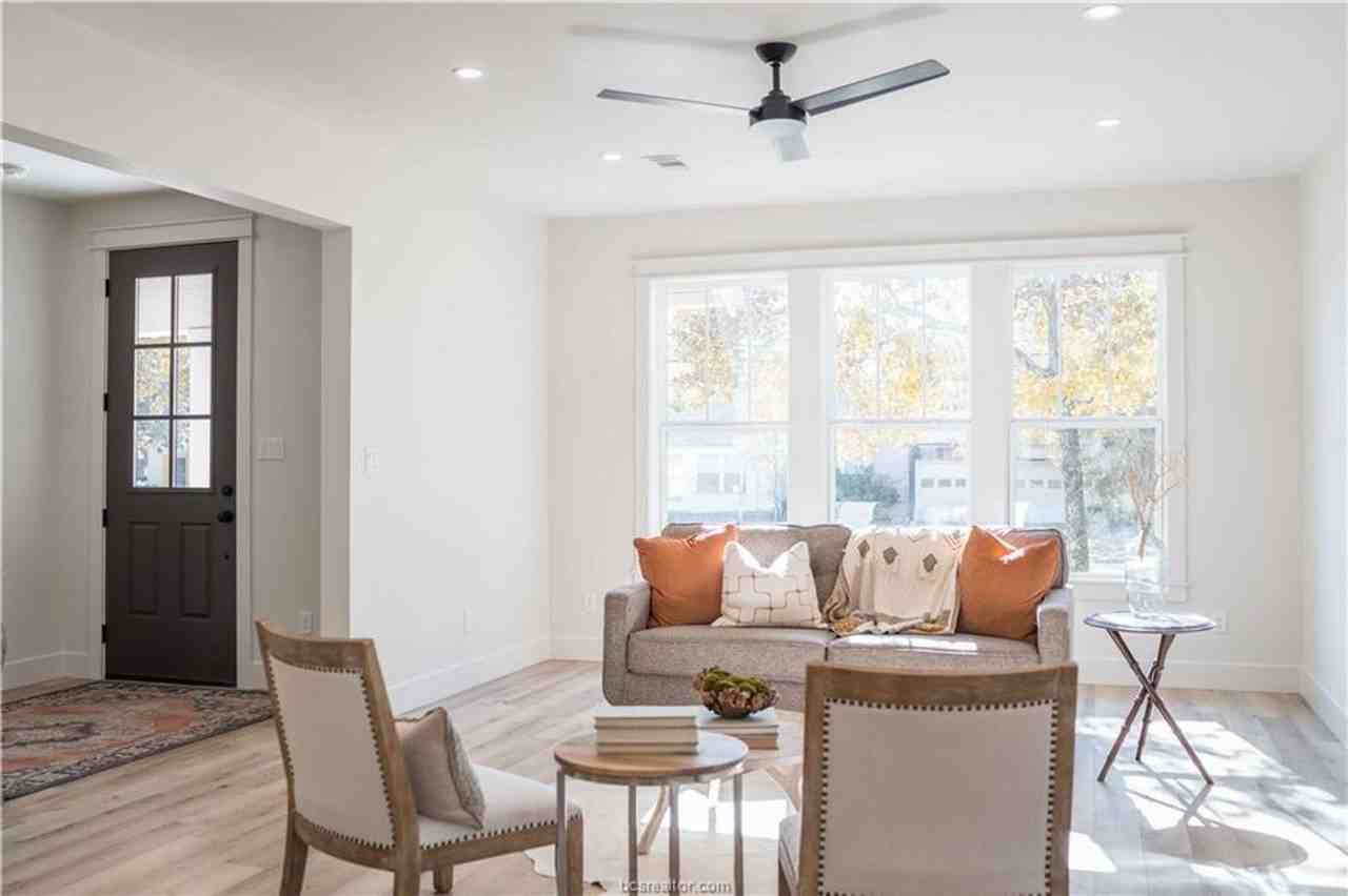 1406 East 29th Street - Photo 7 of 27