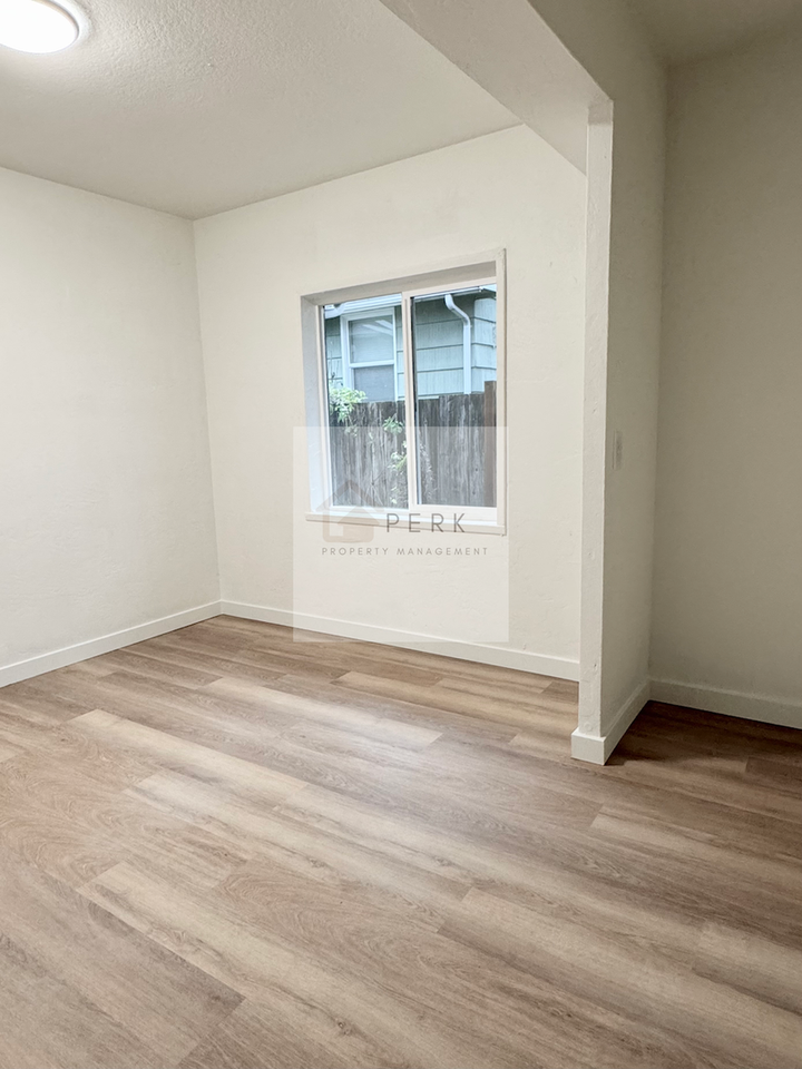 1304 N 3rd St - Photo 2 of 8