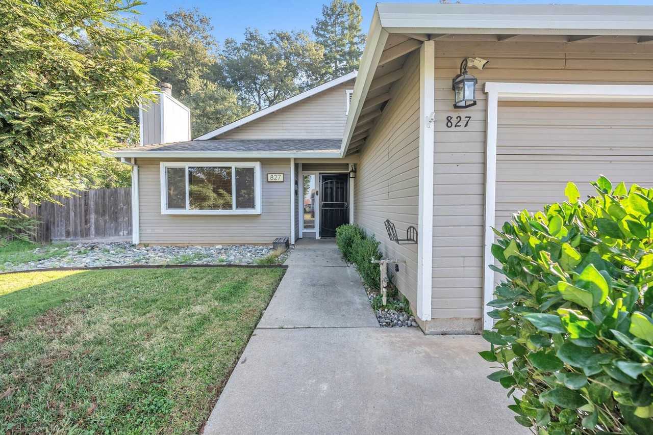 827 Stetson Way - Photo 2 of 31