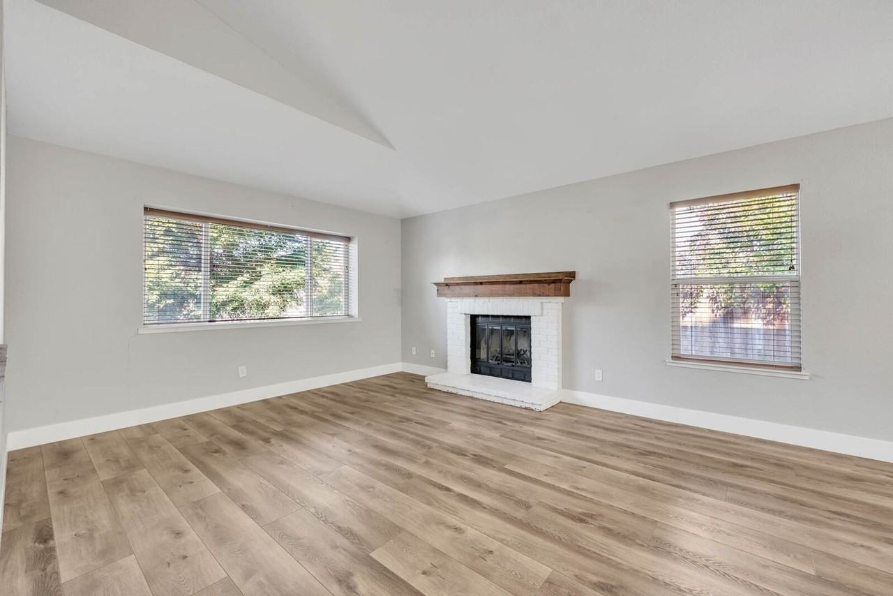 827 Stetson Way - Photo 4 of 31