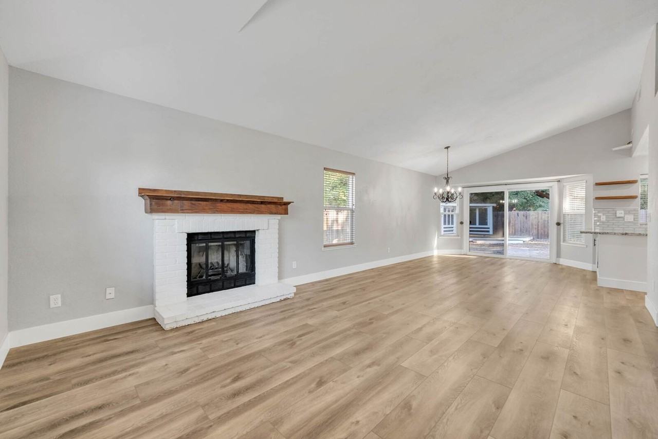 827 Stetson Way - Photo 5 of 31