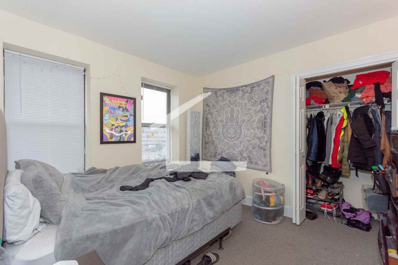 825 Beacon St - Photo 2 of 5