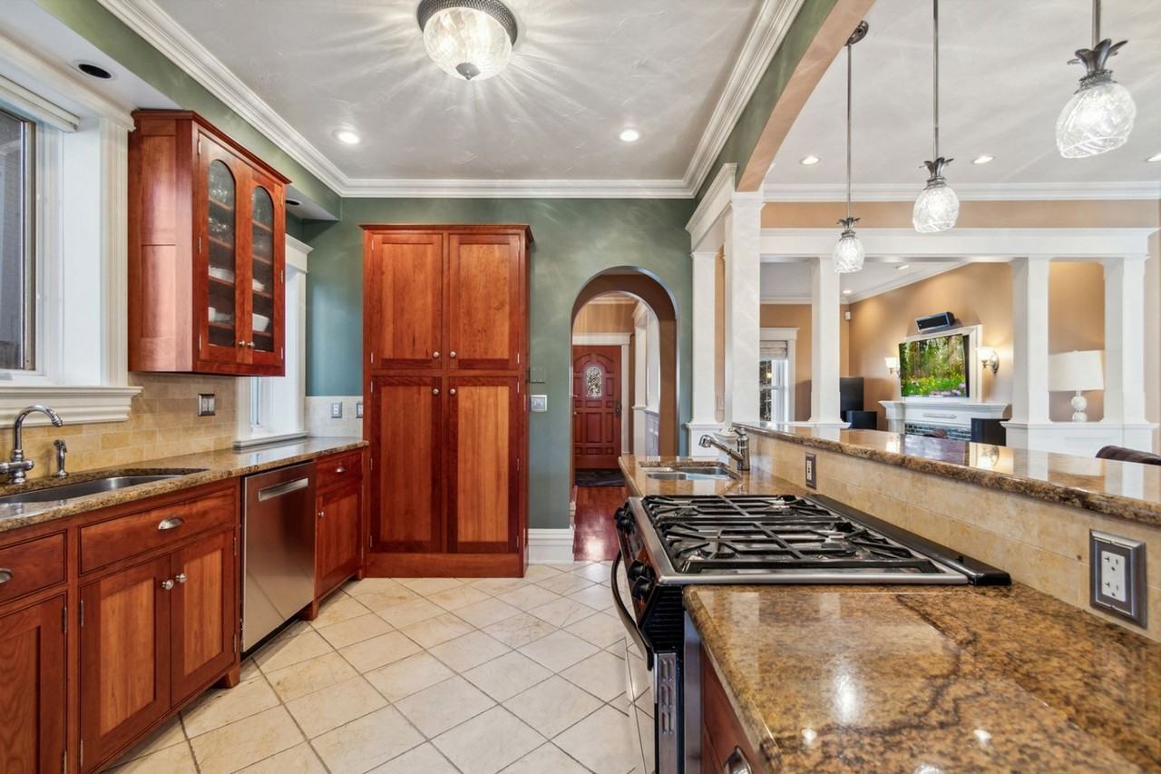 935 S Pennsylvania St - Photo 5 of 22