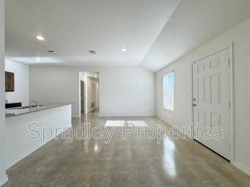 2306B Zanoletti Dr - Photo 3 of 12