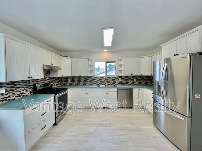 240A Wallace Rd - Photo 2 of 37