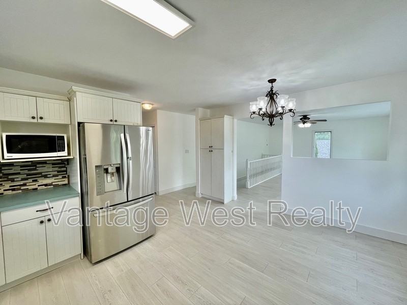 240A Wallace Rd - Photo 5 of 37