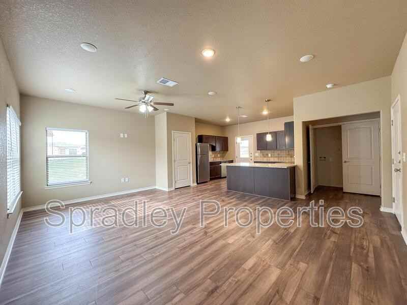 1058 Hibiscus Unit A - Photo 4 of 12