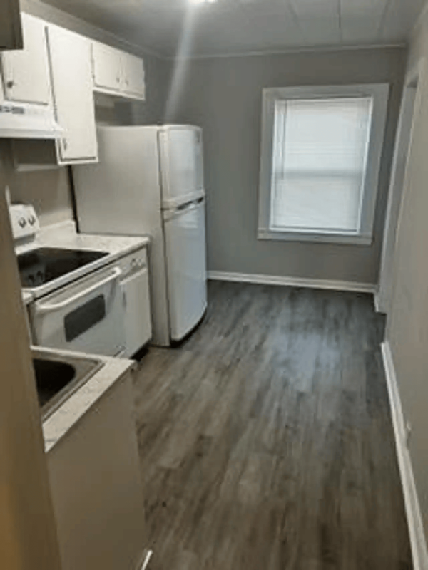 209 S 1st St #B - Photo 3 of 8