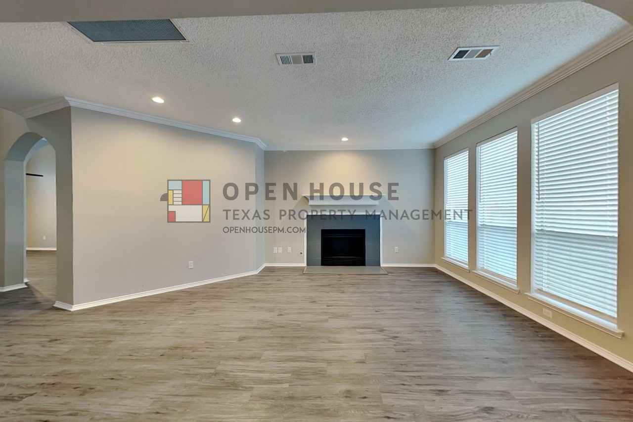 429 Wentworth Dr - Photo 3 of 27