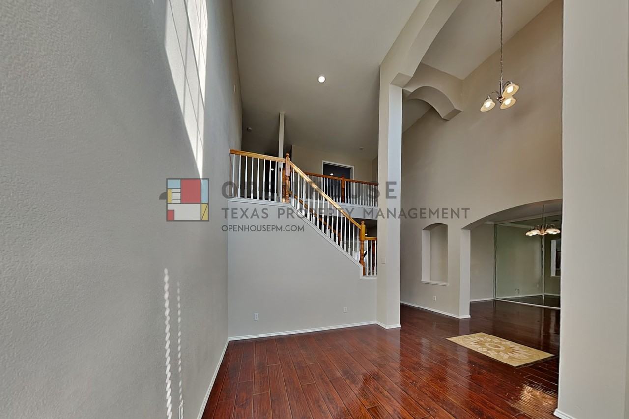 1515 Westchase Dr - Photo 3 of 28