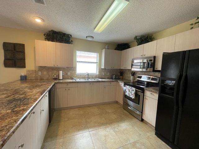 613 Enconto Street - Photo 5 of 17