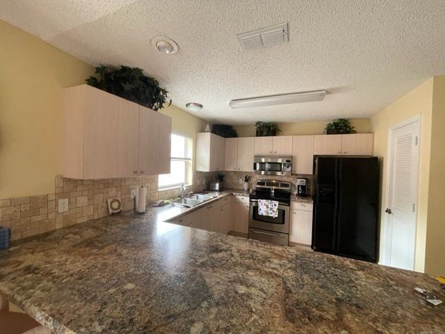 613 Enconto Street - Photo 6 of 17