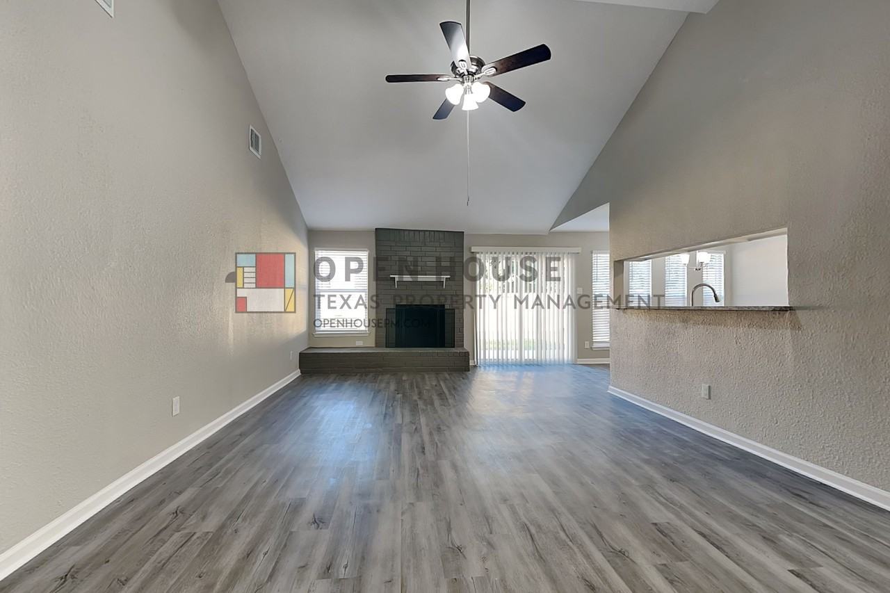 10210 Rippling Fields Dr - Photo 3 of 20