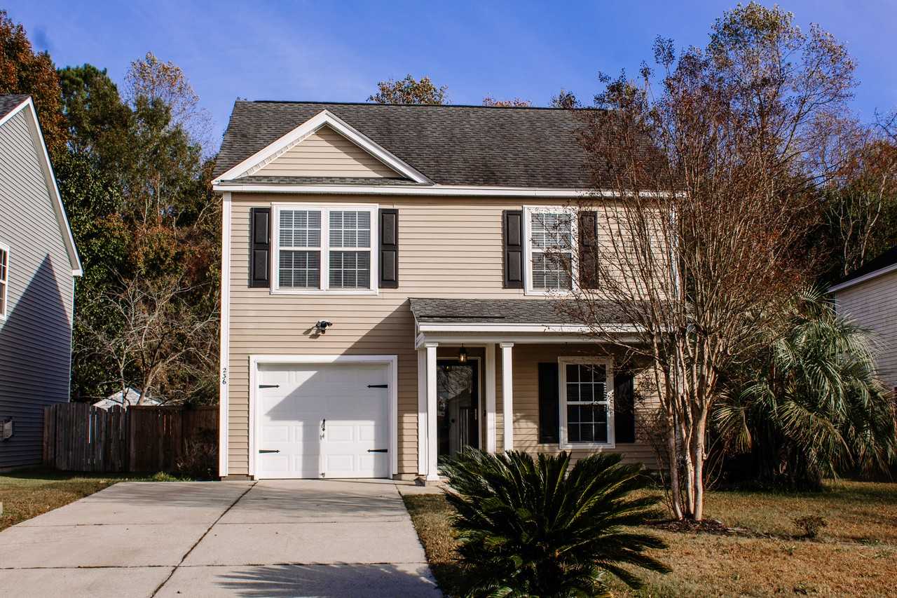 236 Emerald Isle Dr - Photo 2 of 39