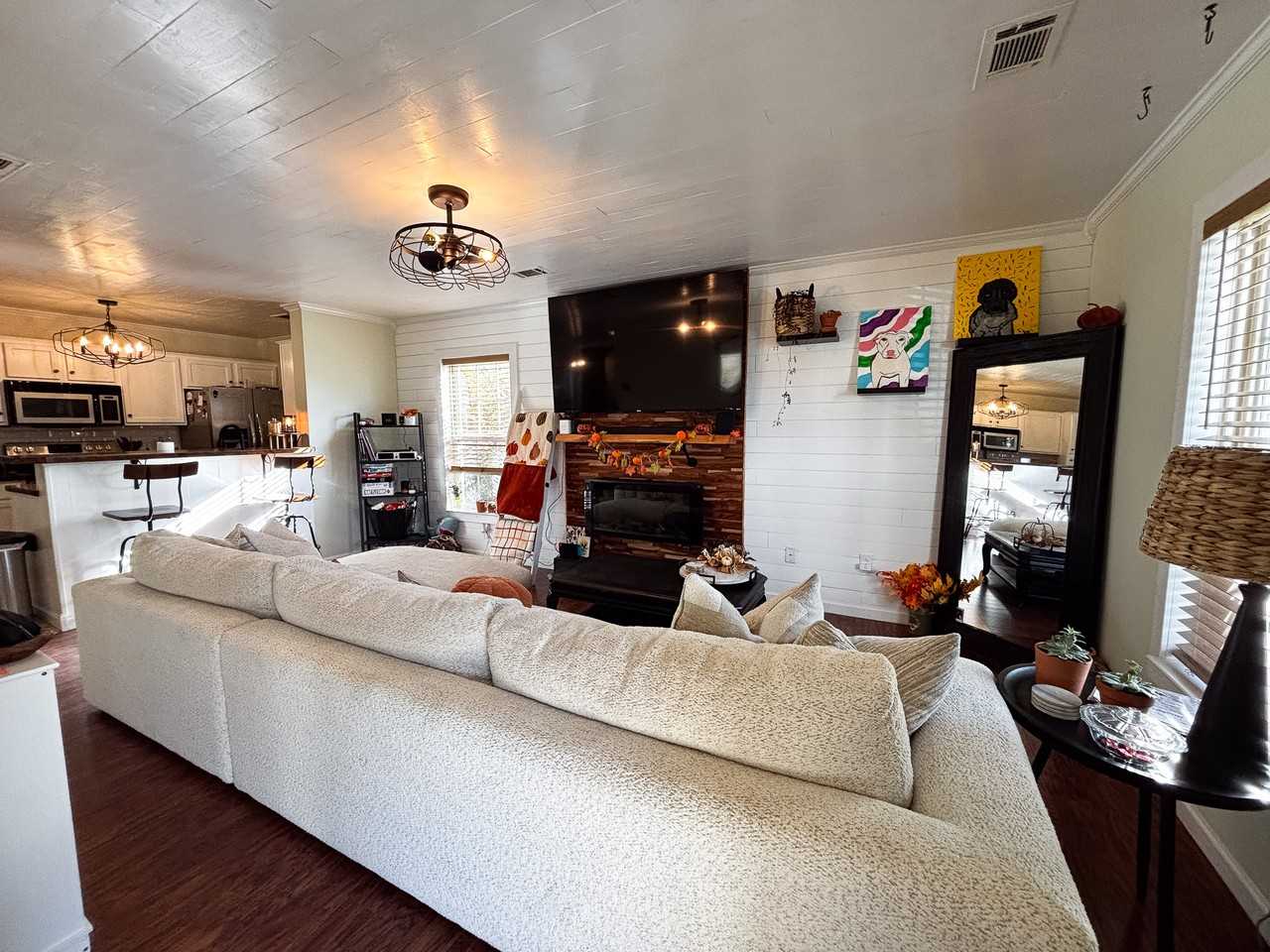 236 Emerald Isle Dr - Photo 5 of 39