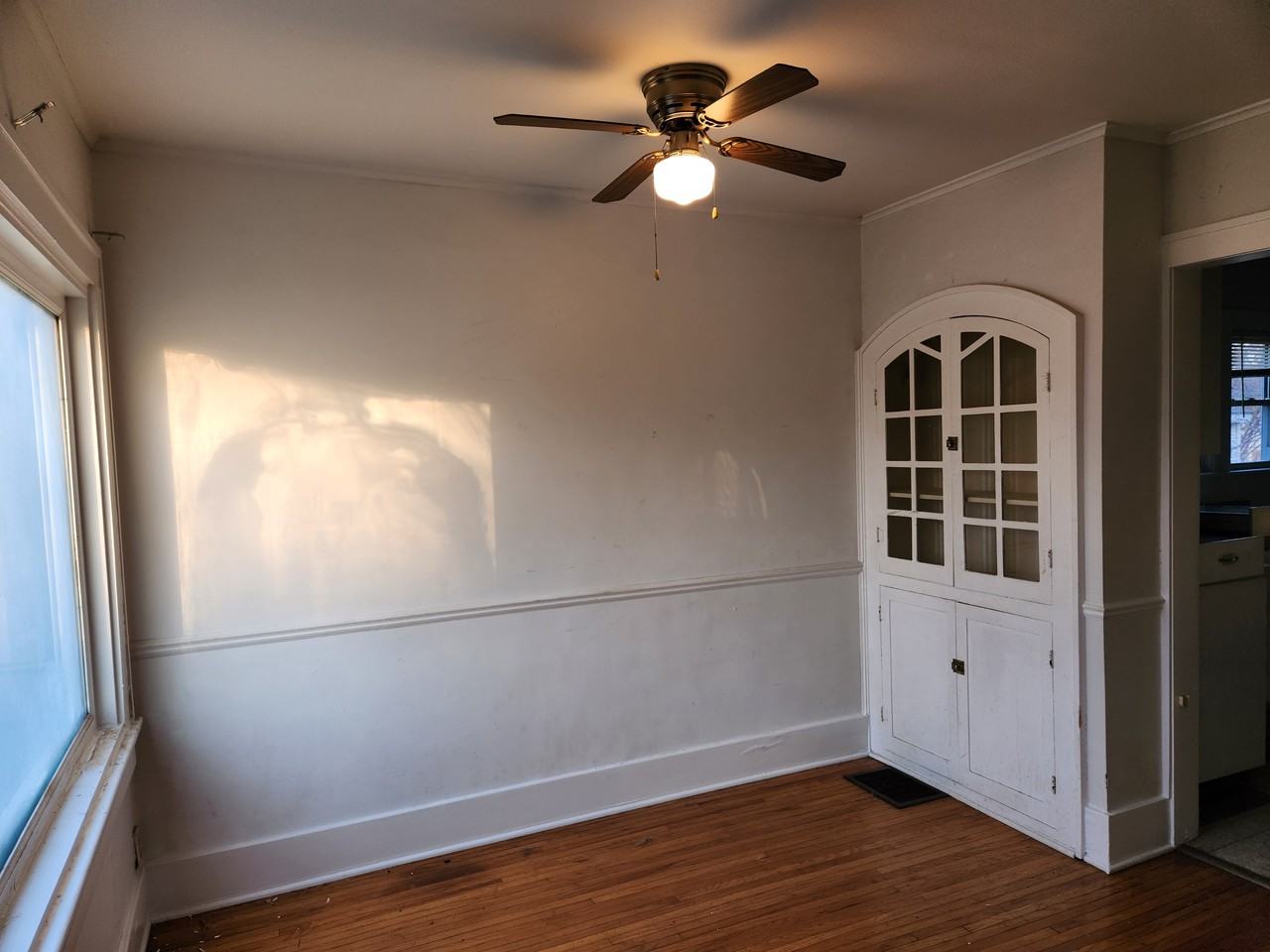 718 W Harper Ave - Photo 2 of 8