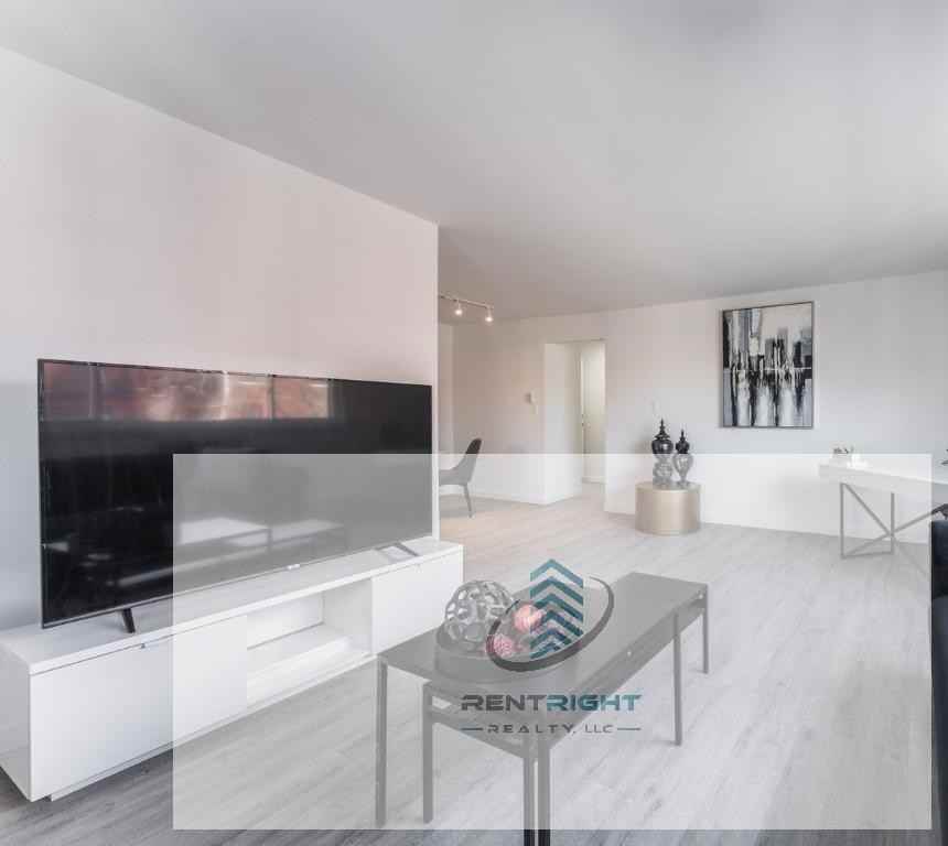 7621 N Sheridan Rd #2K - Photo 3 of 13