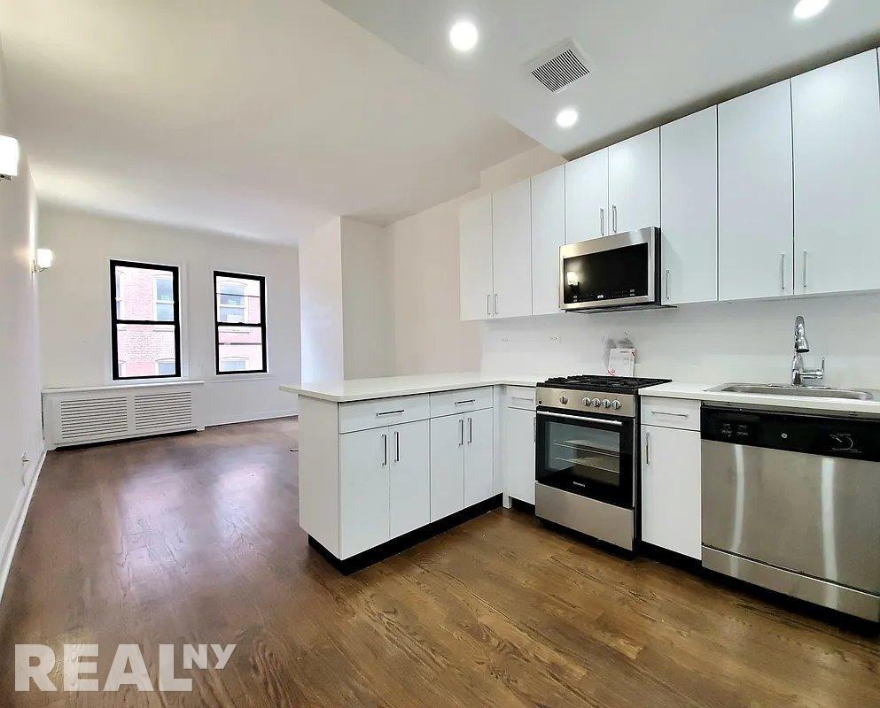 W 22nd St #4J - Photo 2 of 5