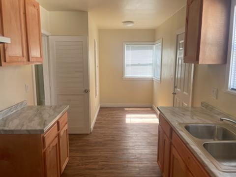 1026 1/2 W 92nd St - Photo 3 of 6