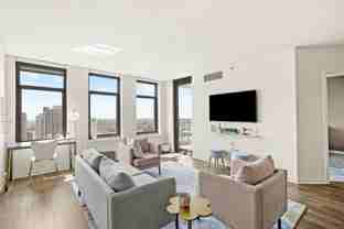 512 W Kinzie St - Photo 1 of 1