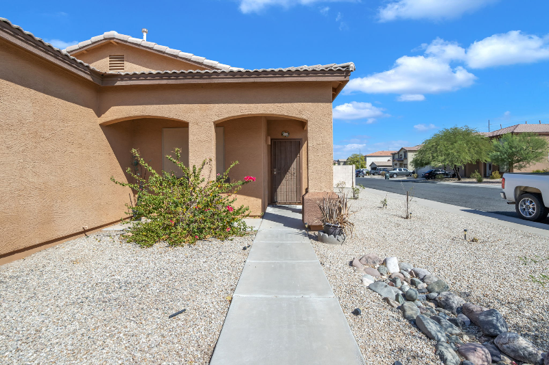 1476 E Avenida Grande - Photo 3 of 28