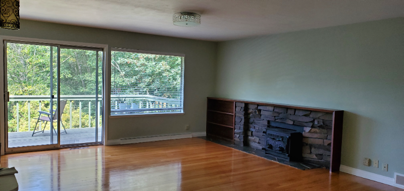 422 Center Pl - Photo 3 of 12