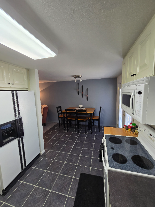 1935 Lennox Ave - Photo 4 of 20