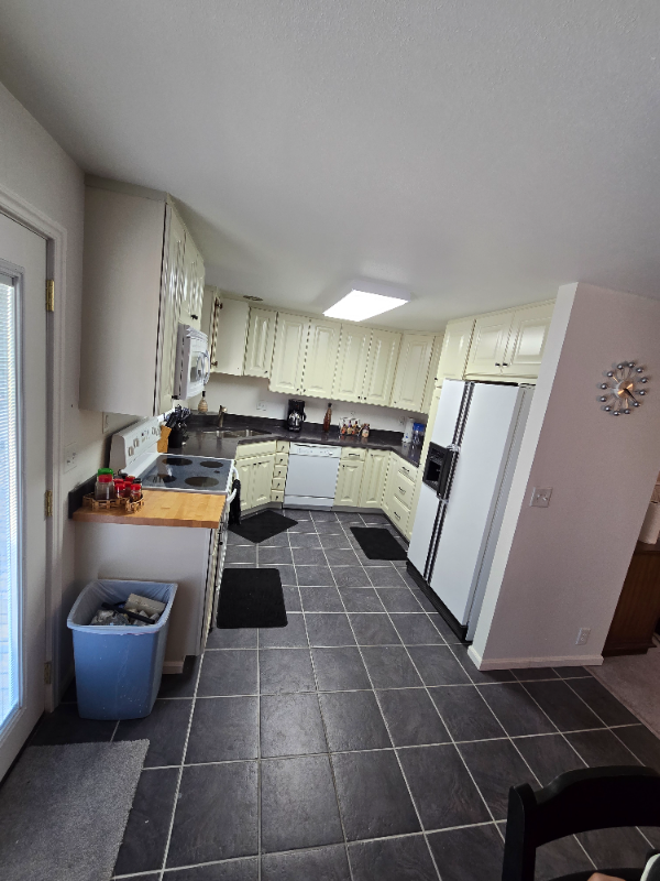 1935 Lennox Ave - Photo 5 of 20