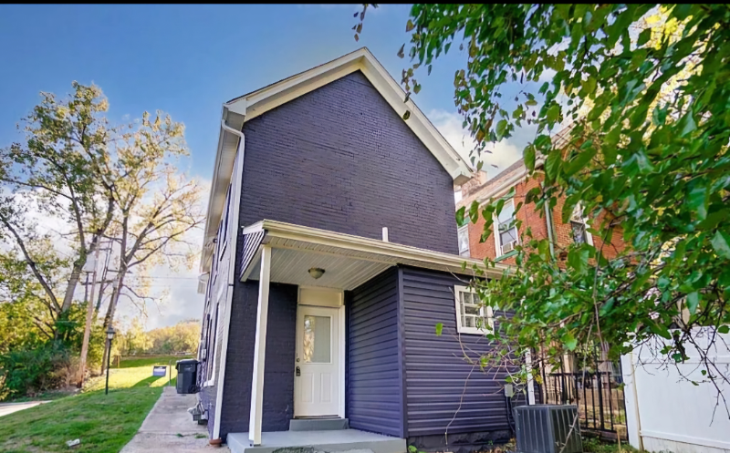 74 18th St - Photo 3 of 14