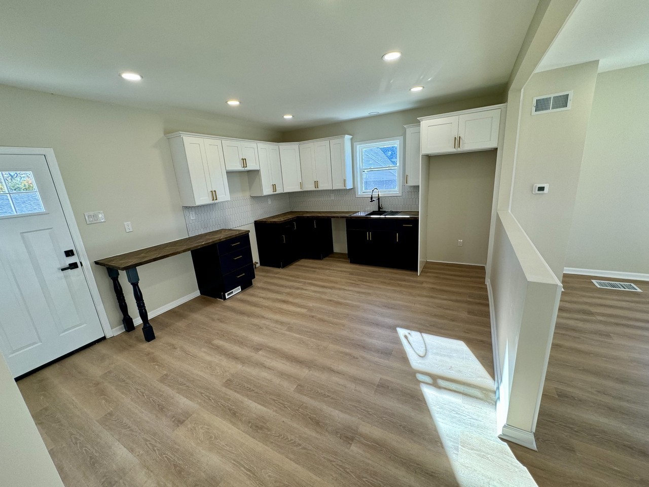 106 Warnock St - Photo 2 of 13