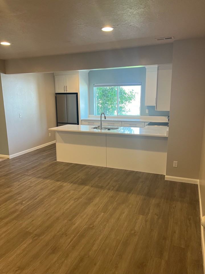 199 N Palomino Way - Photo 2 of 10