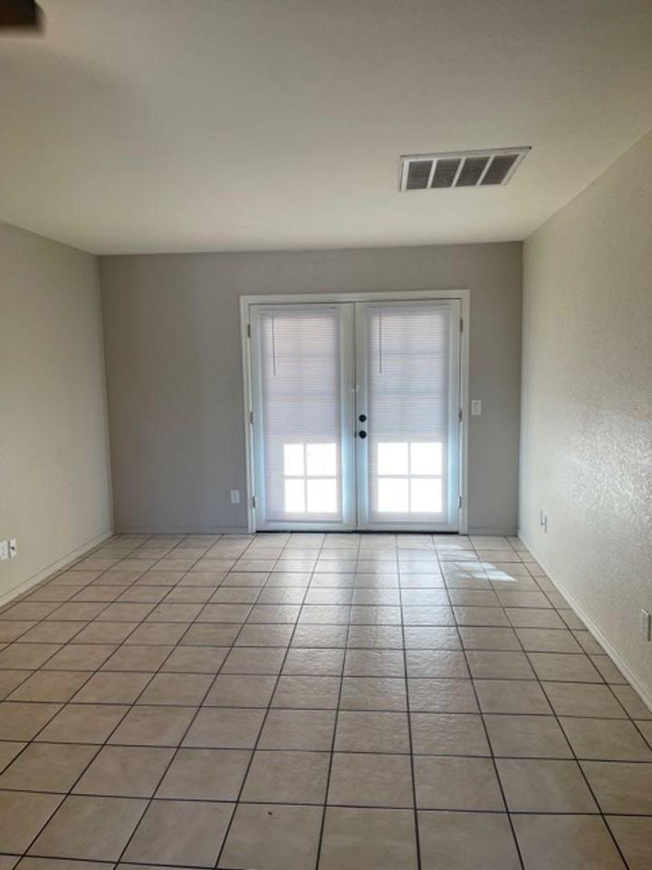 2522 East Glenn Street - Photo 2 of 6