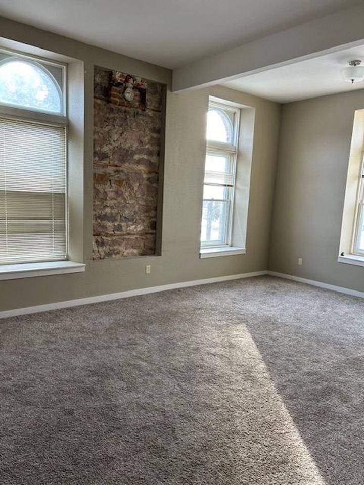 Studio, One and Two Bedroom Apartments Near Downtown Sioux Falls - Photo 2 of 16