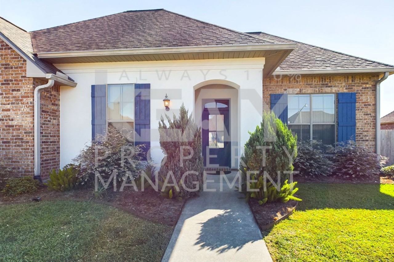 139 Bentwater Dr - Photo 2 of 23