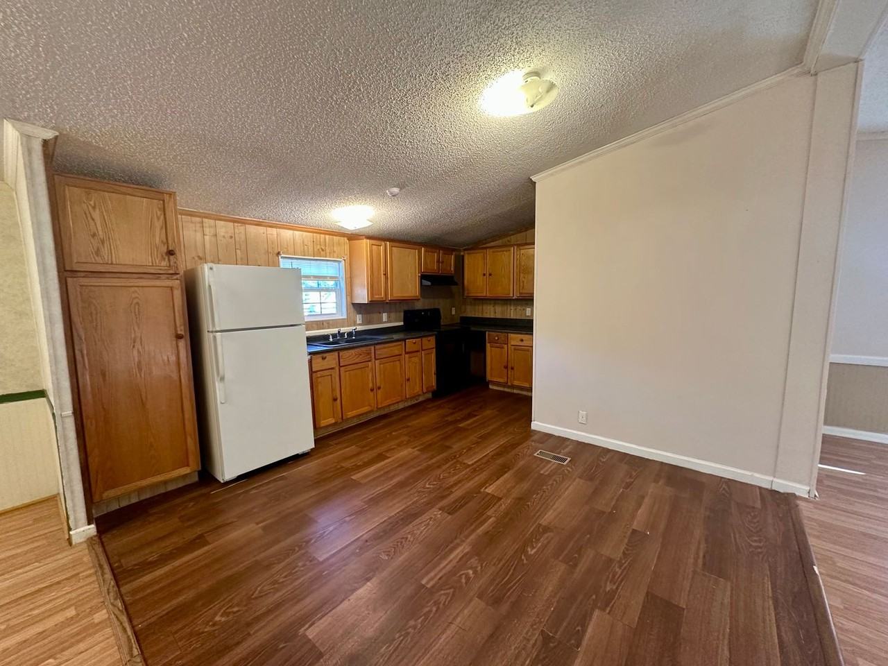 746 Point Dr - Photo 4 of 14
