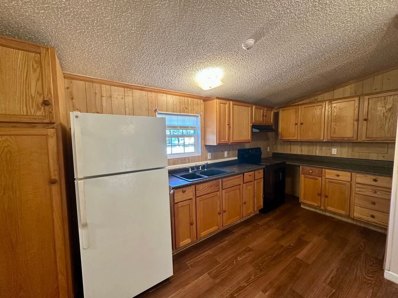 746 Point Dr - Photo 5 of 14
