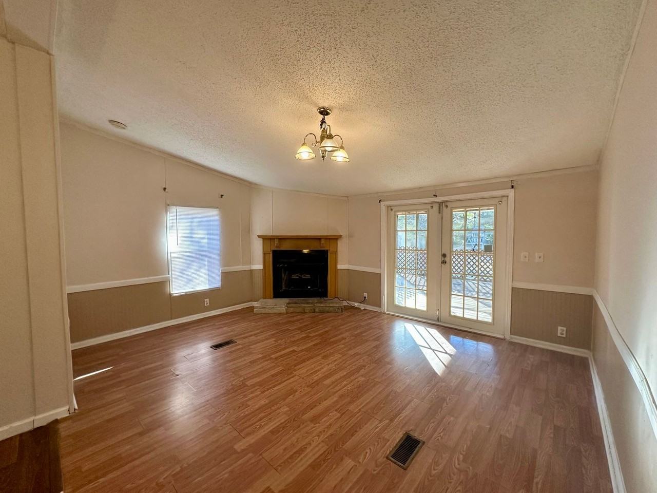 746 Point Dr - Photo 6 of 14