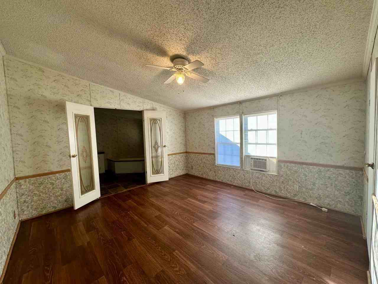 746 Point Dr - Photo 7 of 14