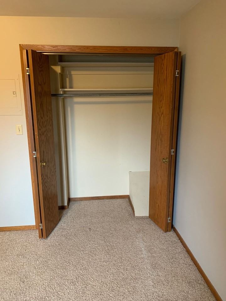 Spacious 2 Bedroom Units Near 18th and Minnesota - Photo 2 of 5