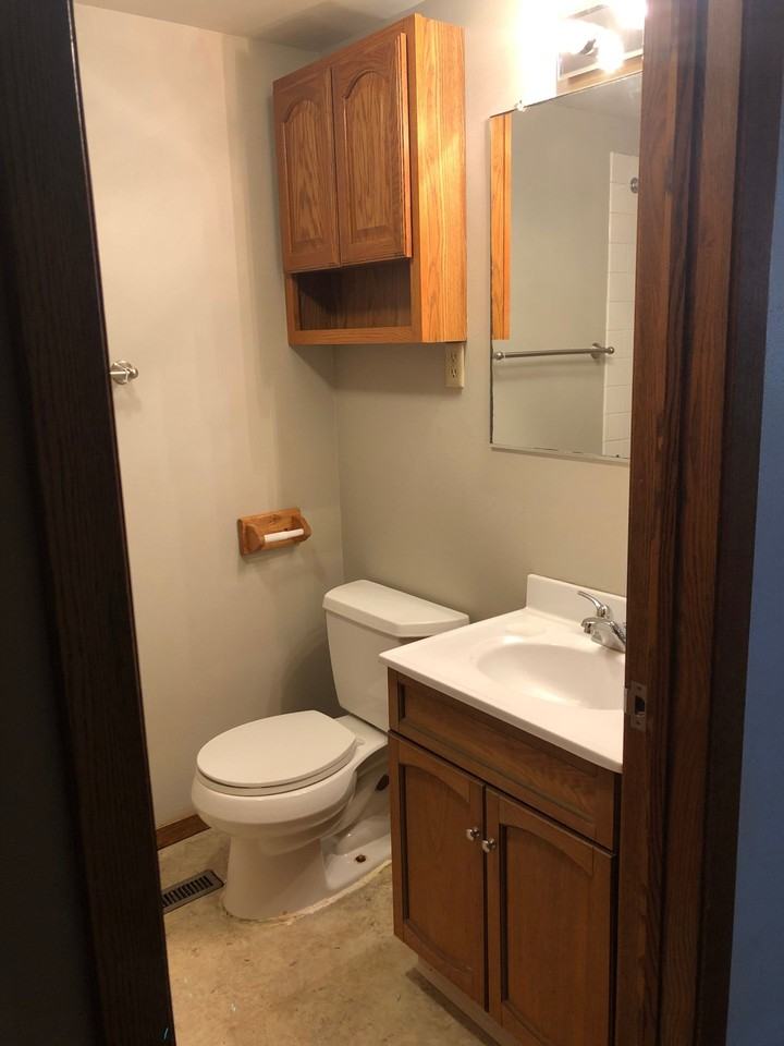 Spacious 2 Bedroom Units Near 18th and Minnesota - Photo 4 of 5