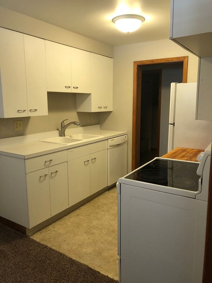 Spacious 2 Bedroom Units Near 18th and Minnesota - Photo 5 of 5