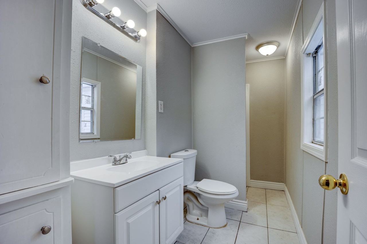 1020 S 20th St - Photo 2 of 23